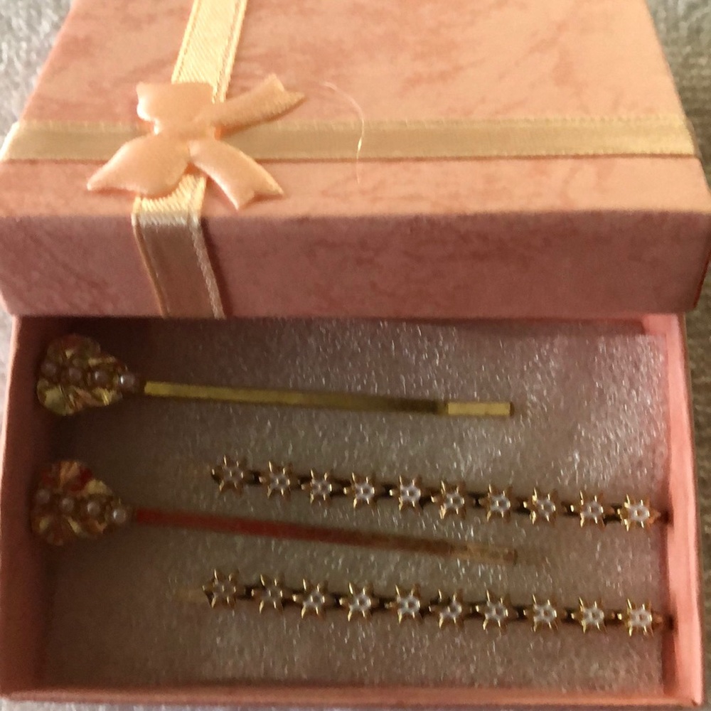 white pearl Hairpins. High Quality gold tone